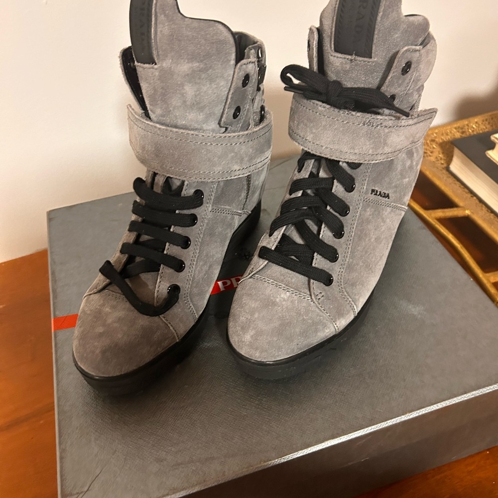 Prada suede Wedge Sneakers Women’s Sz EU 35.5  Hi Top Strap Lace Gray - Picture 8 of 9